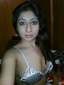 gwalior-beautiful-horny-nude-girl-selfie