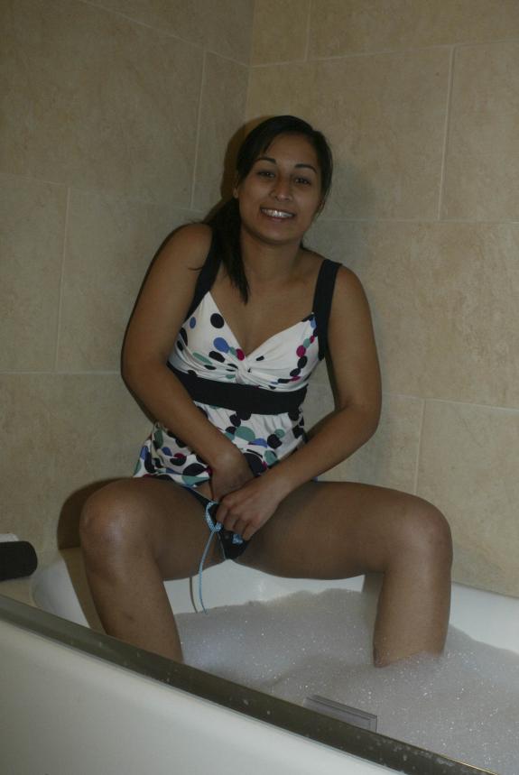 horny-nude-mumbai-sexy-girl-shaved-chut