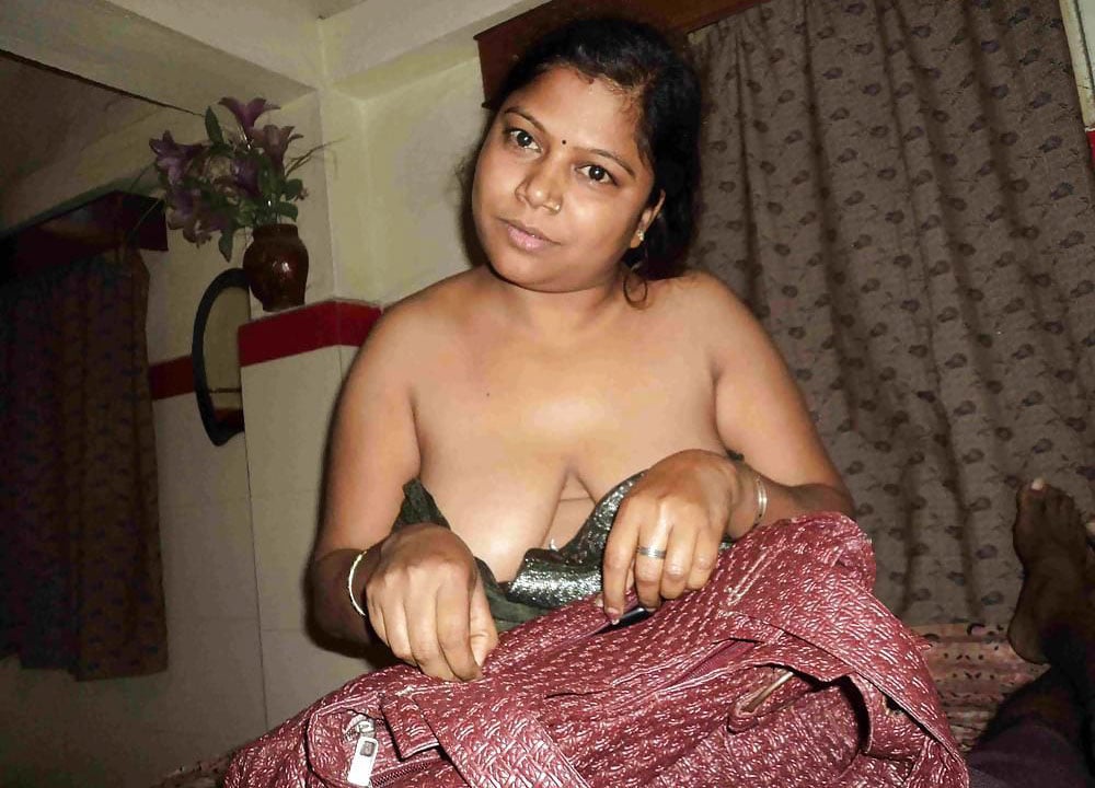 Desi big boobs wife nude pics released online by hubby pic image