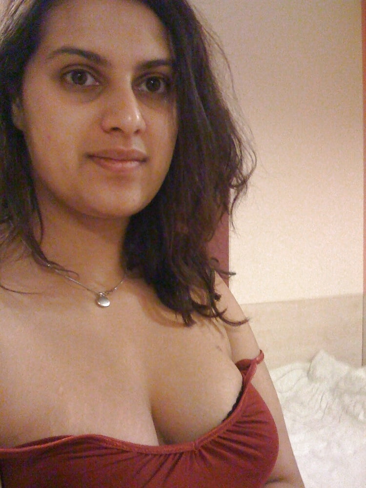 topless chubby Indian girl