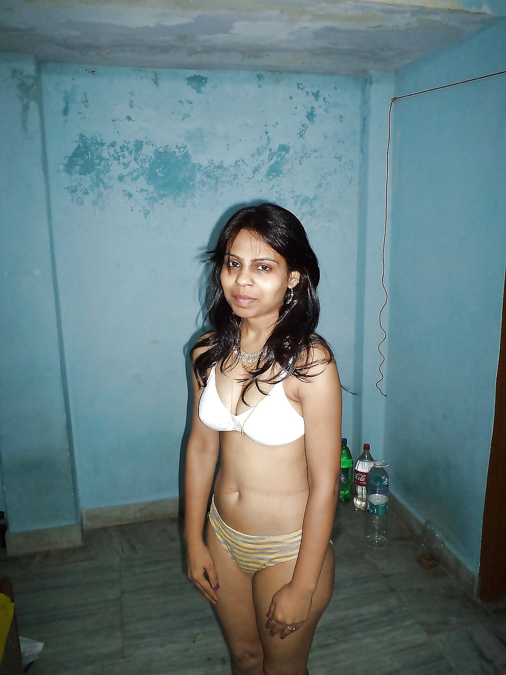 Newly married wife exposed nude photos picture