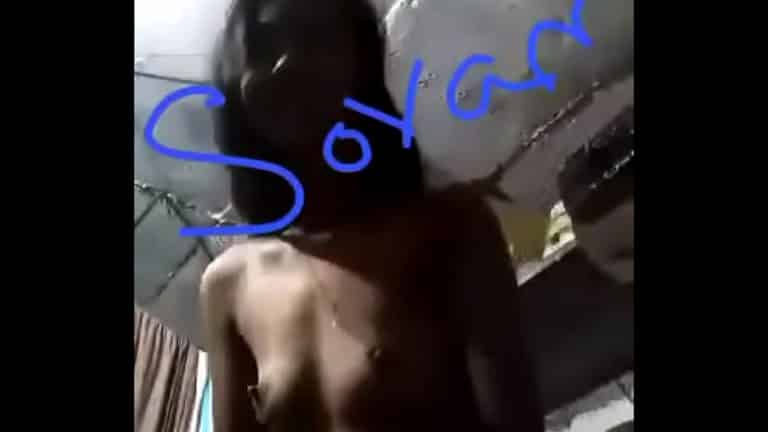 Tiny tits Desi wife nude MMS selfie video
