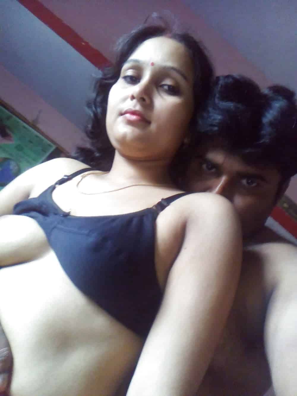 Indian wife nude sex pics with her husband picture
