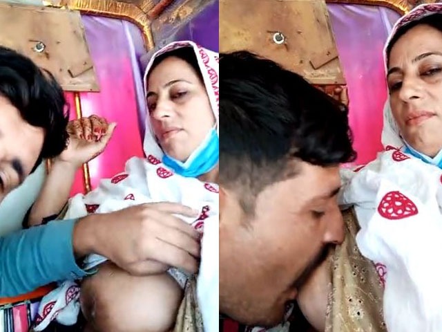 mature Pakistani Bhabhi boobs sucking