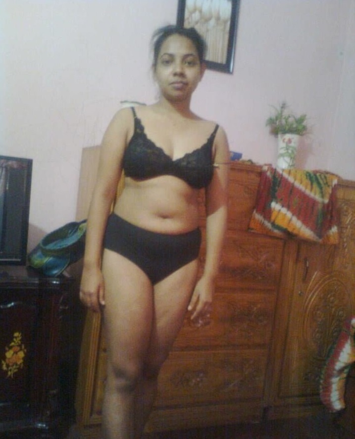 nude Desi Bhabhi bedroom