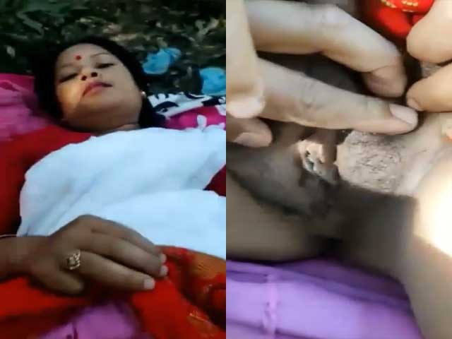 Assamese village wife pussy filmed by lover in