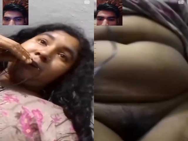 Desi chubby girl showing her pussy to BF