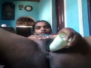 Desi housewife masturbating with veggie