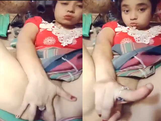 beautiful Mizoram girl fingering her bald