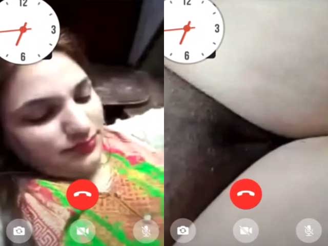 Beautiful Pakistani houseife showing pussy on video