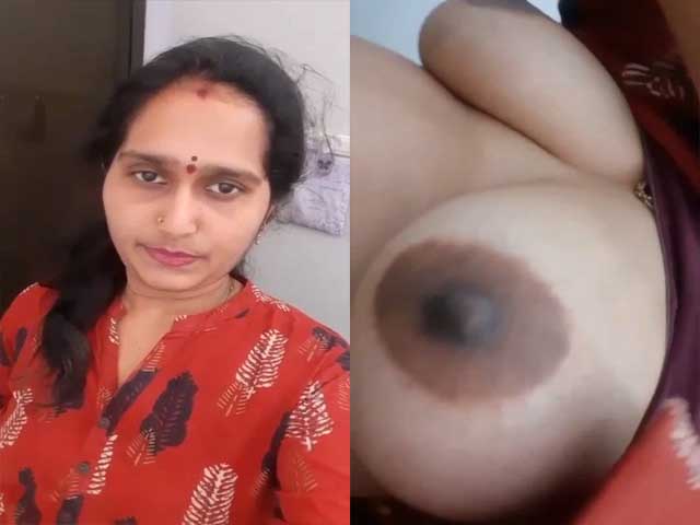 Desi Bhabhi showing boobs pussy