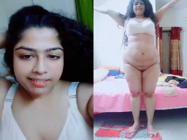 sexy Indian girl shows her boobs