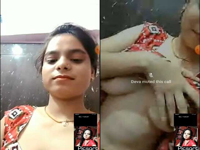 Desi girl showing her cute small boobies