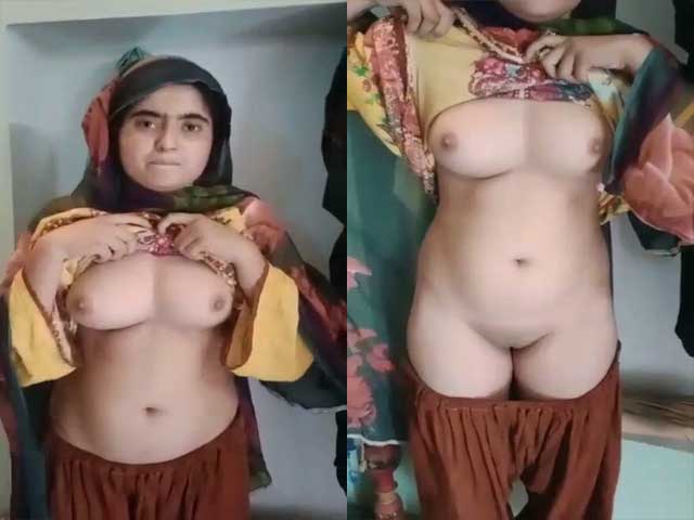 Pakistani mature girl paid to expose her