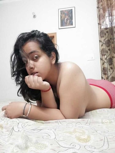 Big boobs Indian girl showing perfect nude body