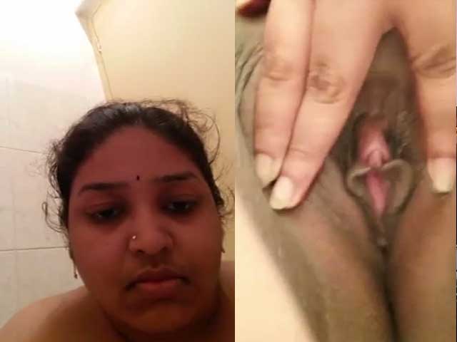 big boob Bhabhi showing her big