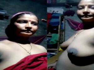 Bengali Boudi showing boobies on selfie cam
