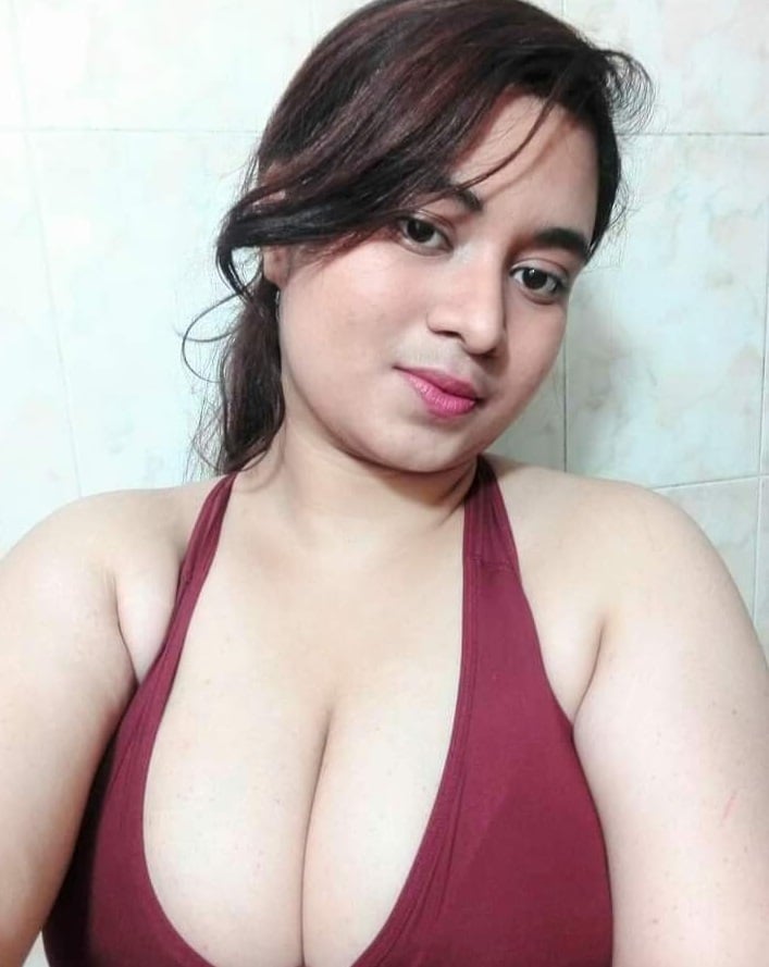 Big boobs Paki girl solo nude selfies for