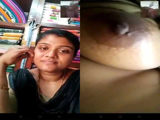 Mallu chechi showing boobs on video