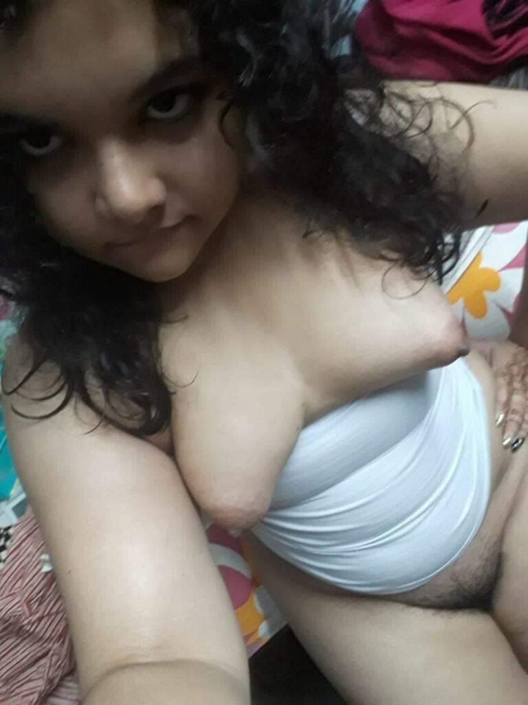 Big ass girlfriend nude sexually tempting