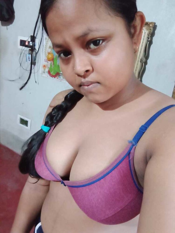chubby Indian girlfriend nude posing
