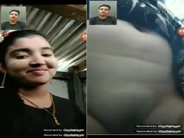 video call nude posing by cute